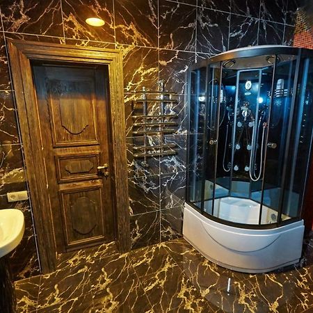 Charivna Taistra Bed & Breakfast Бровари Екстериор снимка