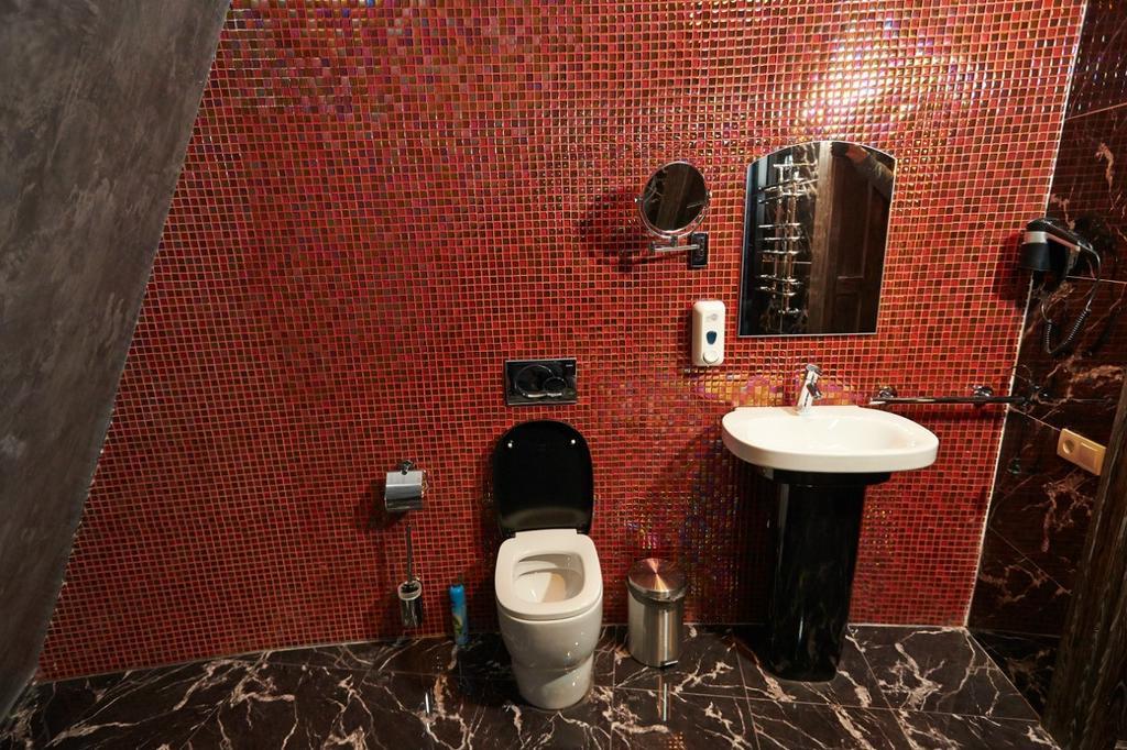 Charivna Taistra Bed & Breakfast Бровари Екстериор снимка