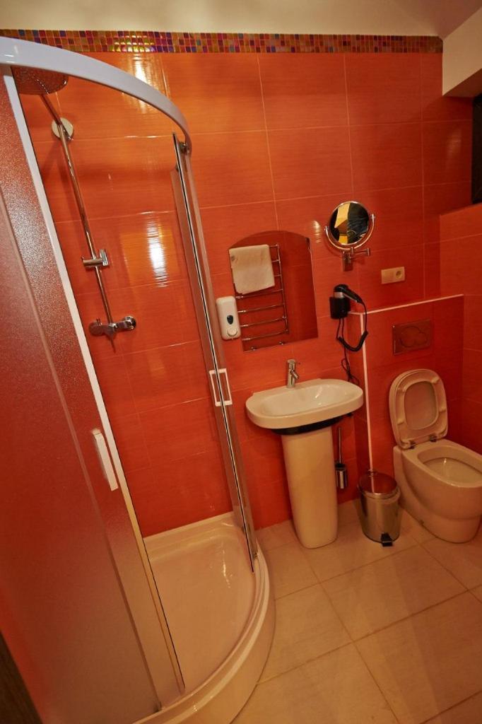 Charivna Taistra Bed & Breakfast Бровари Екстериор снимка