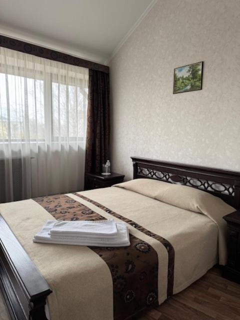 Charivna Taistra Bed & Breakfast Бровари Екстериор снимка