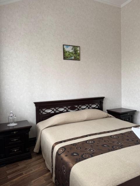 Charivna Taistra Bed & Breakfast Бровари Екстериор снимка