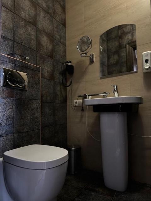 Charivna Taistra Bed & Breakfast Бровари Екстериор снимка