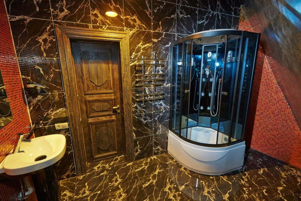 Charivna Taistra Bed & Breakfast Бровари Екстериор снимка