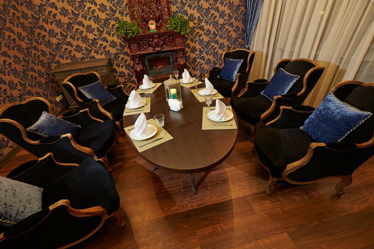 Charivna Taistra Bed & Breakfast Бровари Екстериор снимка