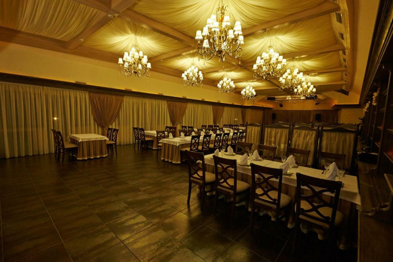Charivna Taistra Bed & Breakfast Бровари Екстериор снимка